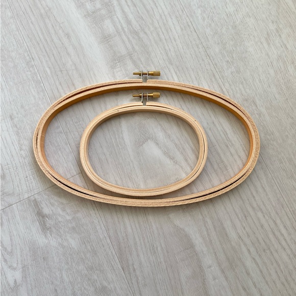 3/$20 DARICE 🍃 3.5x5" Oval Wooden Embroidery Hoop - Picture 3 of 5